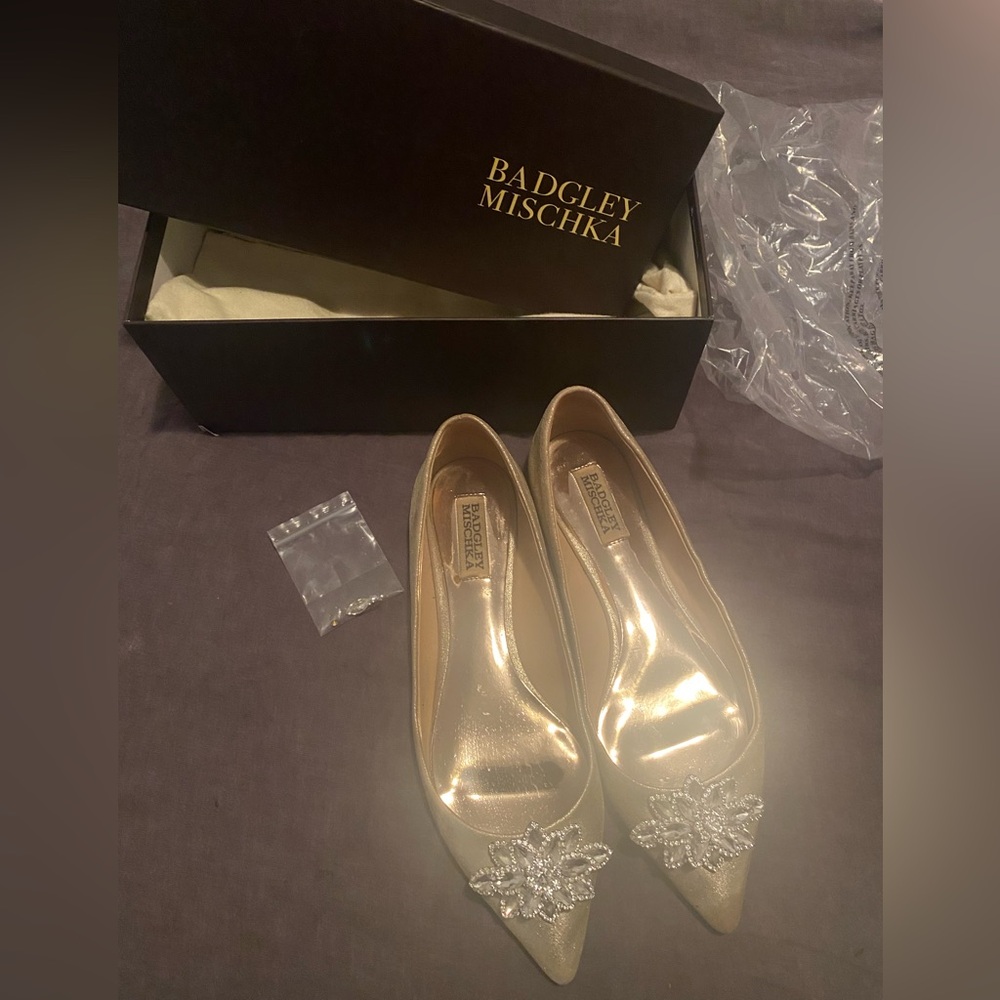 Badgley Mischka Gold Flats Elegant Loafers💛💛